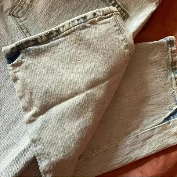 Universal Thread Vintage Straight Women’s Size 4 Jeans - Picture 3 of 6